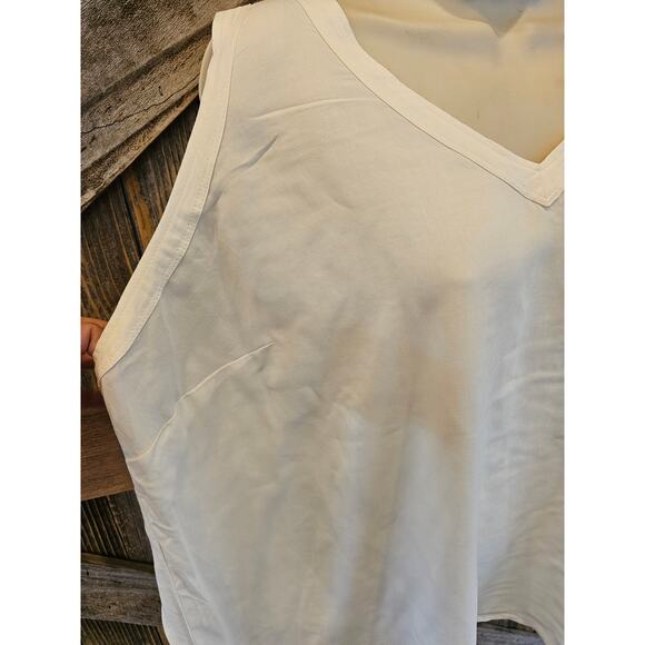 Torrid size 2 (L) ivory sleevless relaxed fit tank layering top career casual - Picture 3 of 8